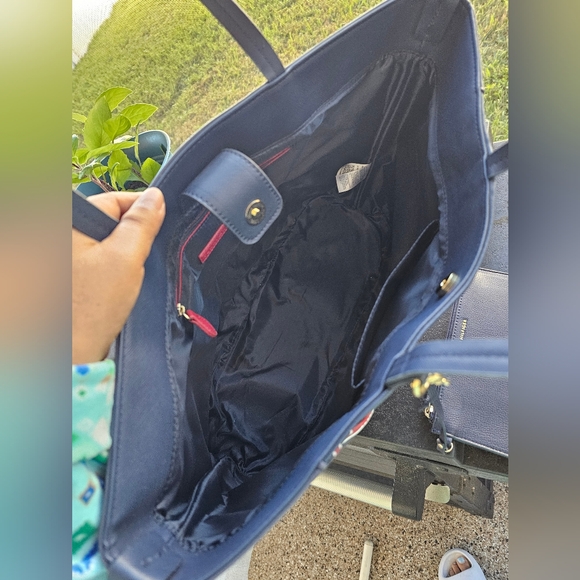 TOMMY HILFIGER NAVY BLUE RED WHITE SHOPPER TOTE BAG PURSE W/ POUCH. Brand new - Picture 4 of 17